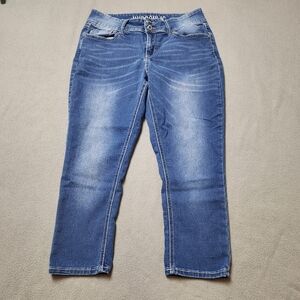 Hydraulic Crop / capris Women's Blue Jeans with Embroidered Pockets by hydraulic